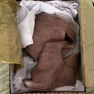 Charles David Brown Peep-Toe Wedge Sandals